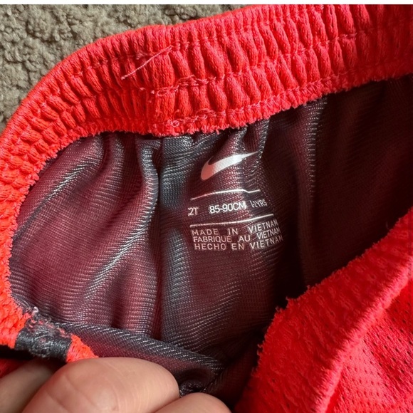 Girls Nike shorts 2t - Picture 2 of 2